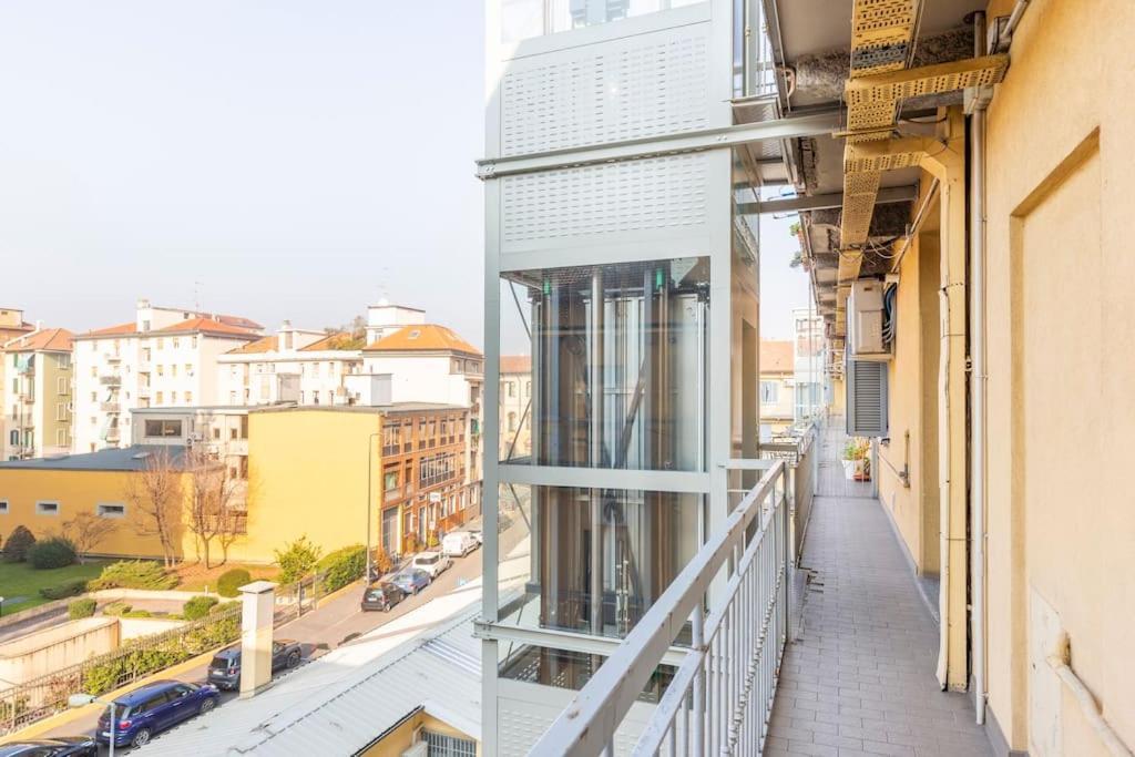 Modern Apartment In Milano Centrale Next To Metro M5 - Sarca 73 Bagian luar foto